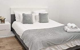 Apartamento T3 Em Lisboa/ Queluz